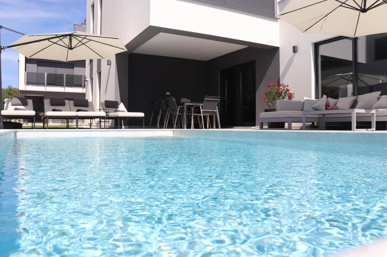 Meerbrise - Luxury Villa Banjole Exteriör bild