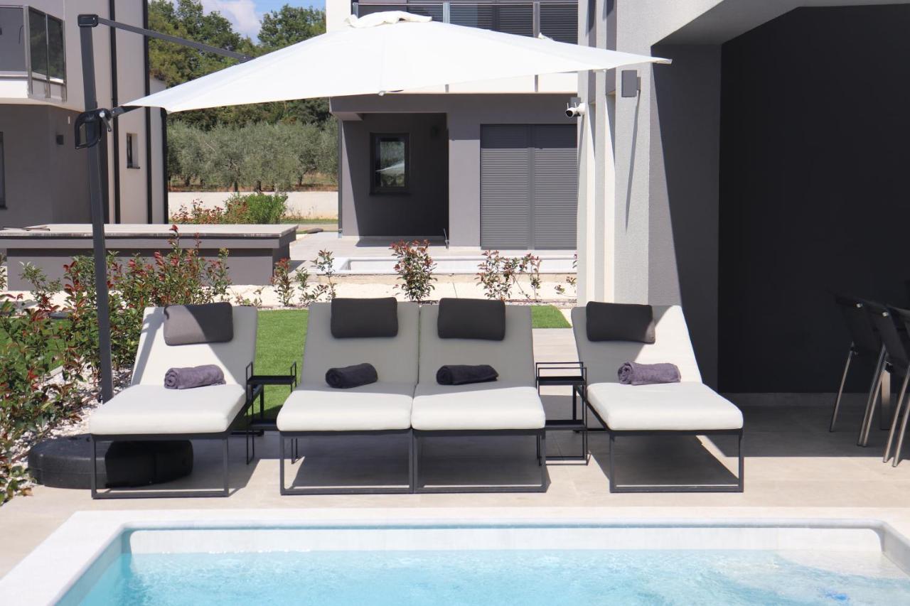 Meerbrise - Luxury Villa Banjole Exteriör bild