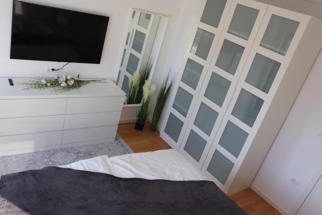 Meerbrise - Luxury Villa Banjole Exteriör bild