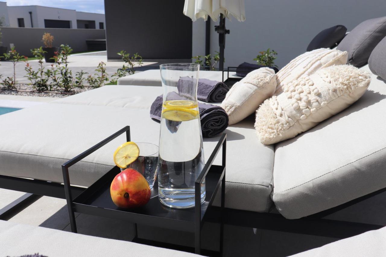 Meerbrise - Luxury Villa Banjole Exteriör bild