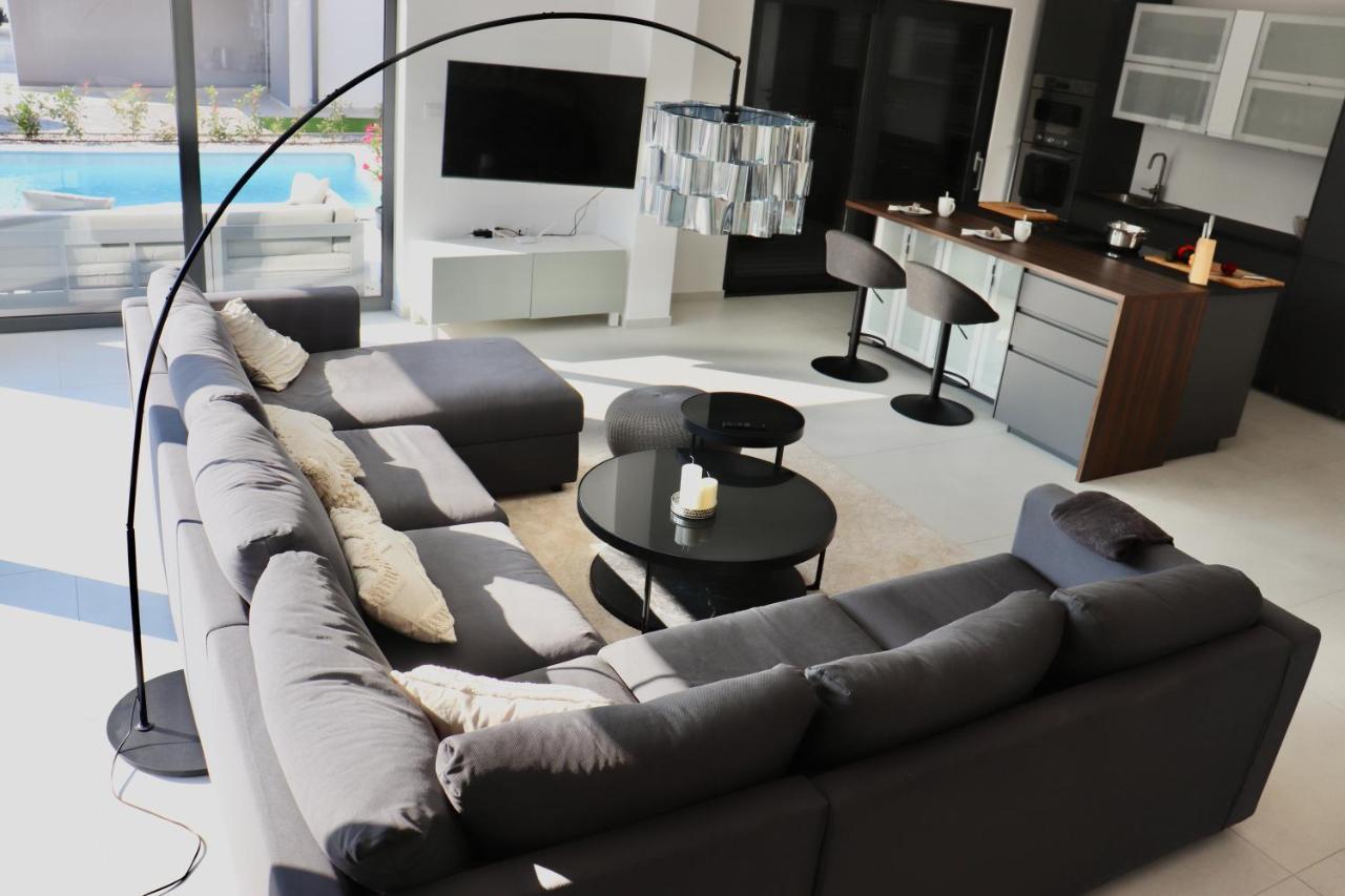 Meerbrise - Luxury Villa Banjole Exteriör bild